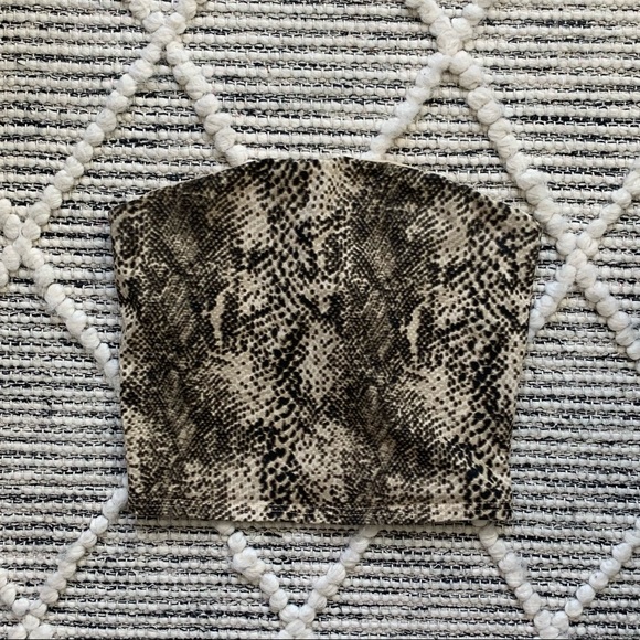 🐍SNAKE SKIN CROPPED TUBE TOP SIZE SMALL - Picture 4 of 5